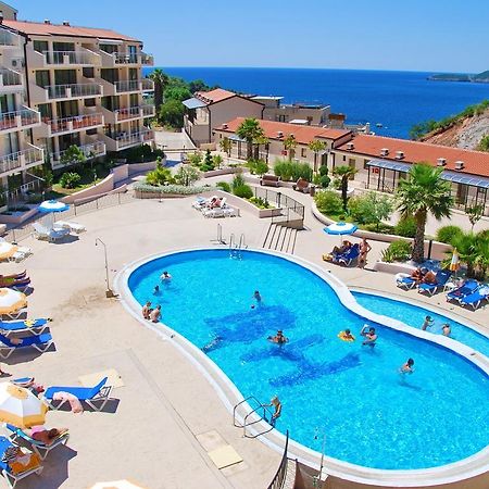 Montetrest Apartments Sveti Stefan Buitenkant foto