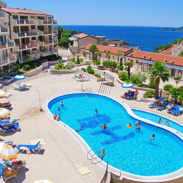 Montetrest Apartments Sveti Stefan Buitenkant foto