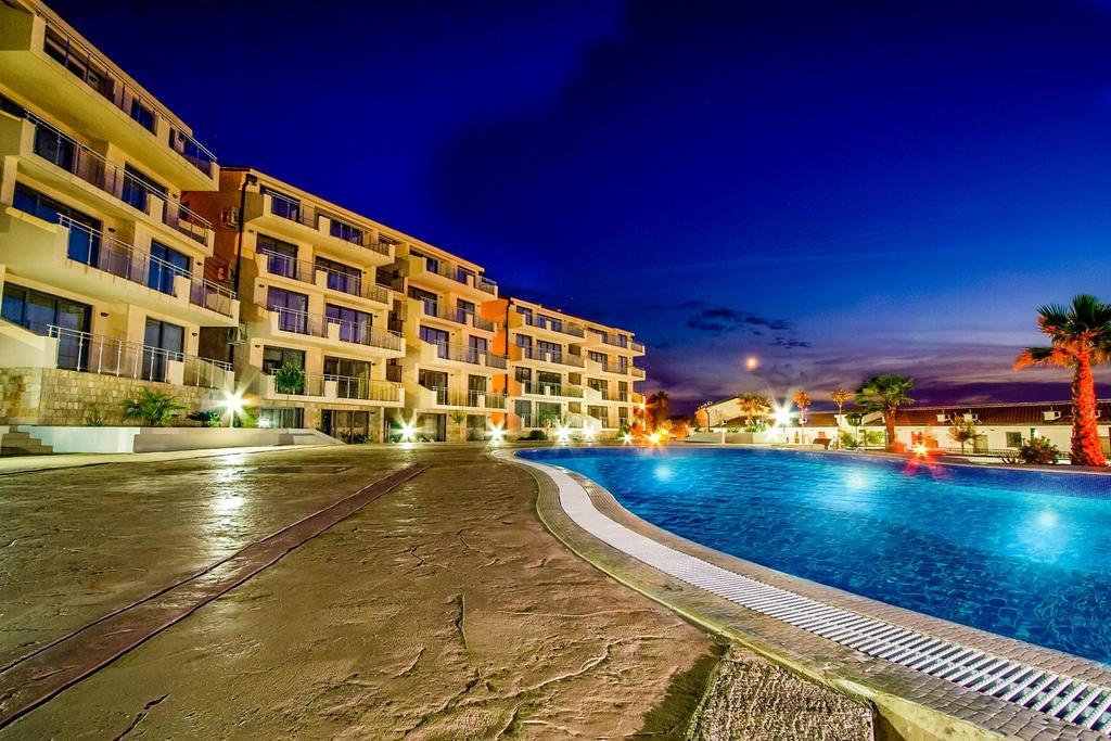 Montetrest Apartments Sveti Stefan Buitenkant foto