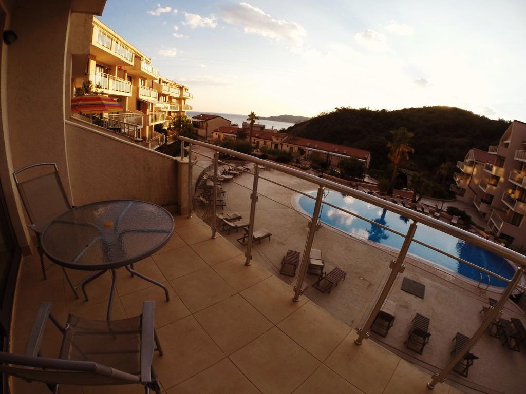 Montetrest Apartments Sveti Stefan Buitenkant foto